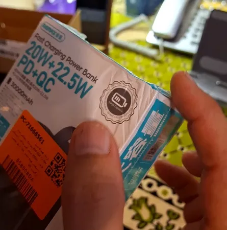 پاوربانک 22.5 وات ریمکس مدل RPP-660 ظرفیت 30000 میلی آمپر ساعت