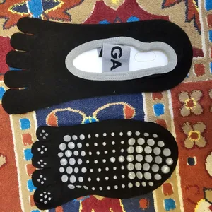 تجریه خرید جوراب ورزشی زنانه مدل پیلاتس انگشتی