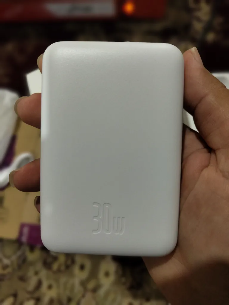 پاوربانک بیسوس مدل magnetic mini 30W ظرفیت 10000 میلی آمپر ساعت