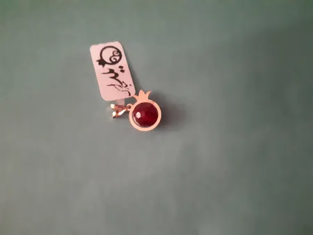 آویز گردنبند طلا 18 عیار زنانه ناریا مدل انار