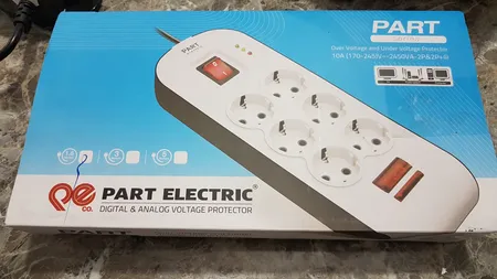 محافظ ولتاژ پارت الکتریک مدل PE8802