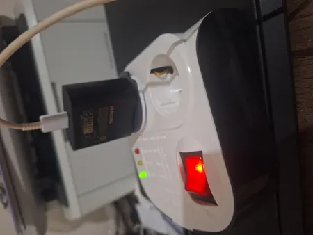 محافظ ولتاژ پارت الکتریک مدل 8787