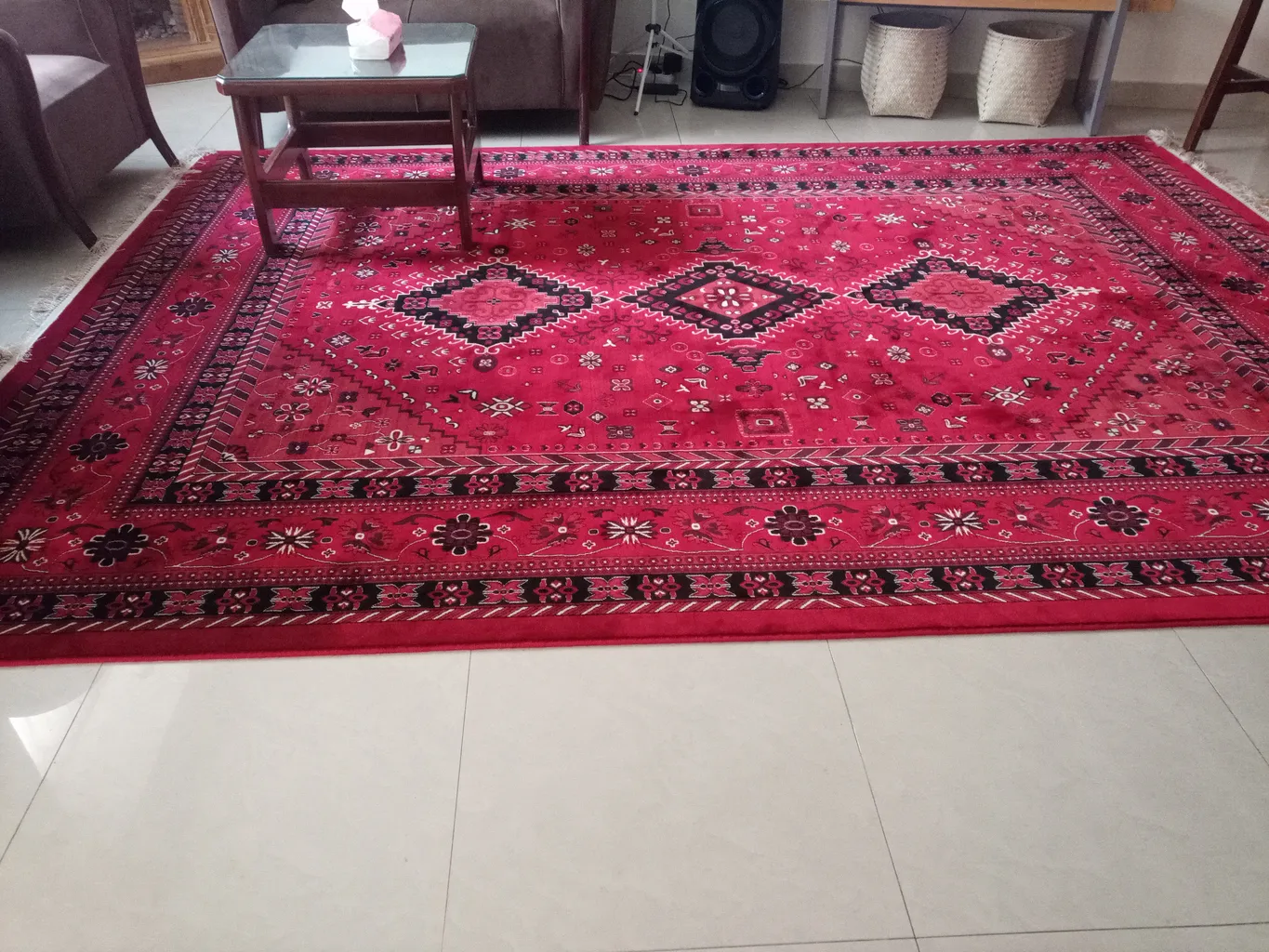 فرش ماشینی رادین اصفهان طرح بلوچ 5 رنگ زمینه اناری