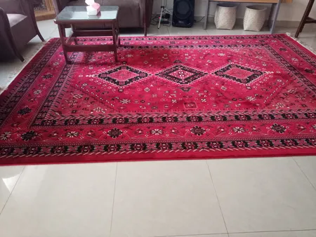 فرش ماشینی رادین اصفهان طرح بلوچ 5 رنگ زمینه اناری