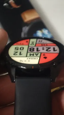 ساعت هوشمند تی سی اچ مدل TCH HD1 3D Hero1 دارای قابلیت های کنترل موسیقی (Music Player)، قابلیت مکالمه از طریق بلوتوث، پشتیبانی از زبان فارسی در منو و سیستم‌عامل، قابلیت تغییر طرح ساعت یا تم بند چرم مصنوعی