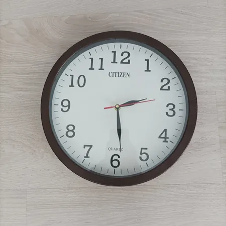 ساعت دیواری عقربه ای سیتیزن طرح دایره مدل اعداد لاتین