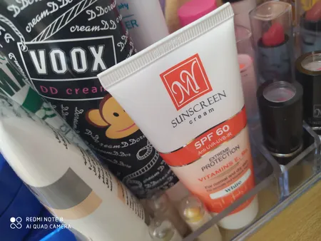 استند لوازم آرایشی مدل Ro01