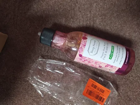 ژل شستشوی صورت دیپ سنس مدل Rose Water مناسب پوست های حساس حجم 250 میلی‌لیتر