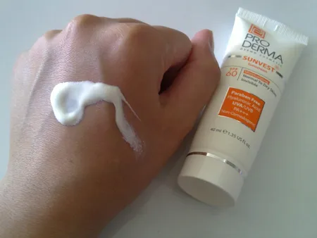 کرم ضدآفتاب و مرطوب‌کننده پرودرما مدل SPF60، حجم 40 میلی‌لیتر