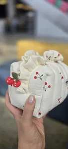 تجریه خرید کیف لوازم آرایش زنانه مدل آلبالو چین دار