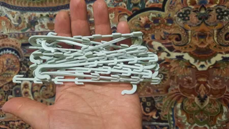 قلاب نگهدارنده بوته گلخانه مدل 4 پایه کدTURKIE.a بسته 20 عددی