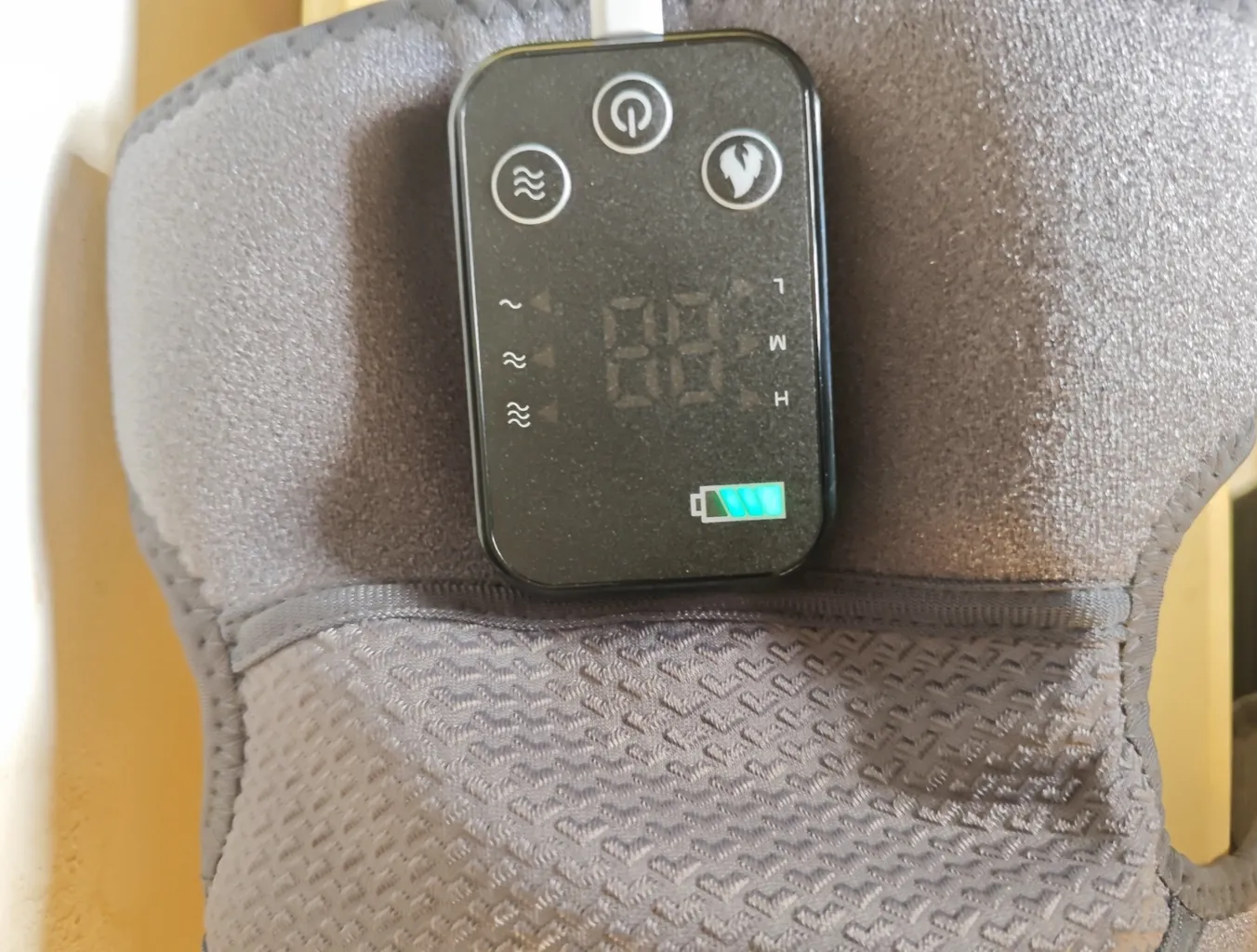 ماساژور زانو و شانه بنکس مدل HLX102259