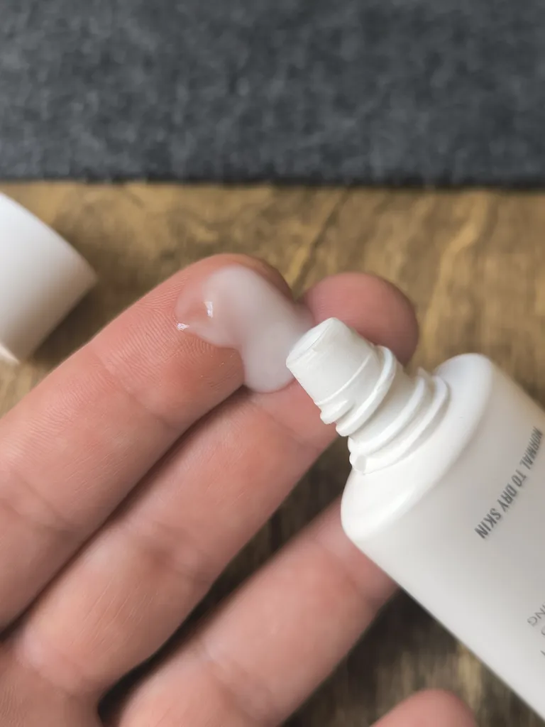 کرم آبرسان کلکسیون رویوال مدل HYALUSENSE حجم 40 میلی لیتر