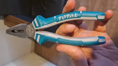 انبردست توتال مدل THT110706P سایز  7 اینچ