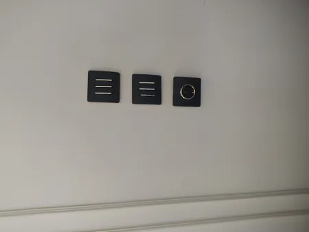 کلید سه پل صنایع آسیا الکتریک مدل کریستال BLK-GLD