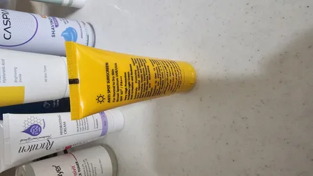 کرم ضدآفتاب و ضدلک بی‌رنگ لافارر مدل SPF50، مناسب پوست‌های خشک و معمولی، حجم 40 میلی‌لیتر