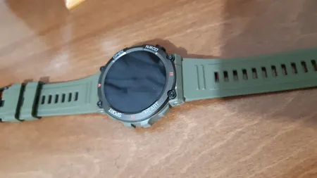 ساعت هوشمند مدل G͏9͏9͏ U͏ltra دارای کنترل موزیک، فشار خون، گام شمار، مکالمه بلوتوثی، پشتیبانی از زبان فارسی، قابلیت تغییر تصویر زمینه، بند سیلیکون