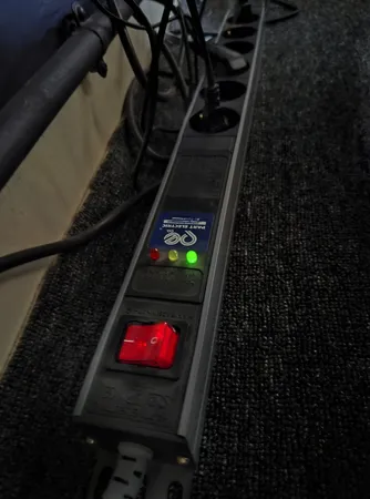 محافظ ولتاژ هارمونیک هادرون مدل P244