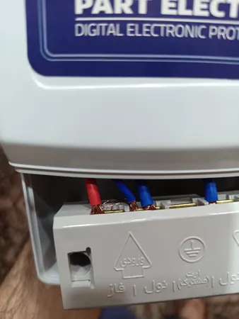 محافظ ولتاژ پارت الکتریک مدل 5137