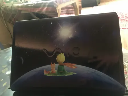 استیکر لپ تاپ طرح spa-ce 08 به همراه برچسب حروف فارسی کیبورد