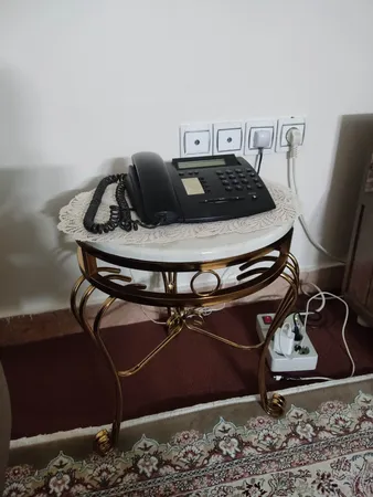 میز عسلی مدل فلزی کلاسیک