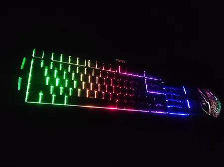 کیبورد گیمینگ تسکو مدل TK 8124، سوییچ ممبران، Full-Size، نورپردازی RGB LED