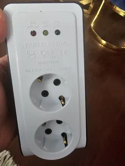 محافظ ولتاژ پارت الکتریک مدل PE-2834