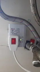 محافظ ولتاژ گروه صنعتی سارا ترانس مدل P156F