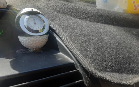 ساعت رومیزی طرح توپ گلف