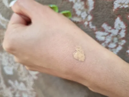 کرم پودر BB درماتیپیک دارای spf 20 رنگ بژ طبیعی حجم 30 میلی لیتر