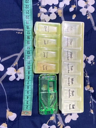 یادآور و نگهدارنده قرص مدل 01 مجموعه 2 عددی به همراه دستگاه تقسیم قرص