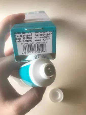 کرم مرطوب‌کننده درمالیفت مدل Hydralift AC Cream مناسب پوست‌های چرب حجم 50 میلی‌لیتر