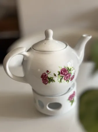 قوری چینی تقدیس مدل گل سرخی