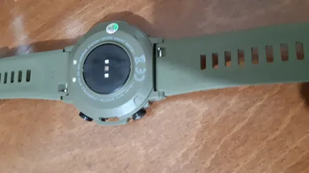 ساعت هوشمند مدل G͏9͏9͏ U͏ltra دارای کنترل موزیک، فشار خون، گام شمار، مکالمه بلوتوثی، پشتیبانی از زبان فارسی، قابلیت تغییر تصویر زمینه، بند سیلیکون