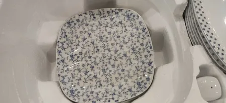 سرویس غذاخوری 27 پارچه 6 نفر چینی زرین ایران مدل کواترو ورنیکا درجه عالی