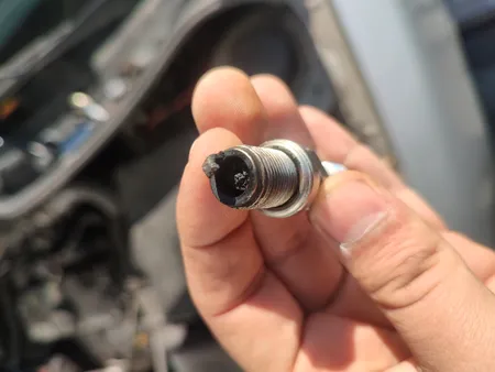 شمع خودرو بوش مدل FR7DC9 بسته 4 عددی