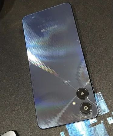 گوشی موبایل سامسونگ مدل Galaxy A06 دو سیم کارت ظرفیت 64 گیگابایت و رم 4 گیگابایت