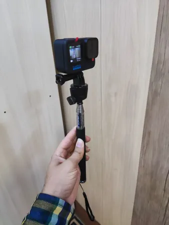 مونوپاد پلوز مدل P55 همراه با پیچ و تبدیل مناسب برای دوربین ورزشی گوپرو