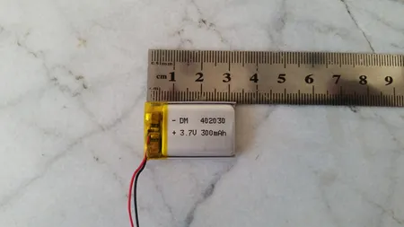 باتری لیتیوم پلیمر مدل 402030DM ظرفیت 300 میلی آمپر ساعت