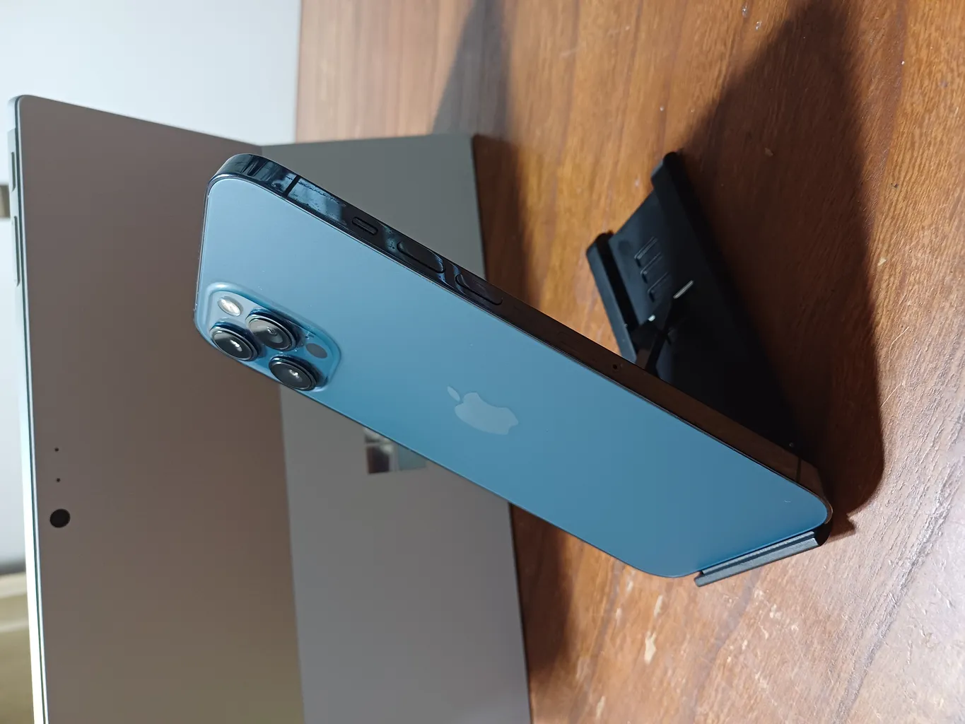 پایه نگهدارنده گوشی موبایل و تبلت پی زد ایکس مدل Z011