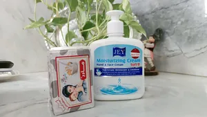 تجریه خرید کرم نرم‌کننده و مرطوب‌کننده دست و صورت جی مدل Soft مناسب پوست‌های خشک حجم 450 میلی‌لیتر