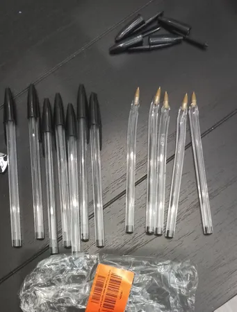 خودکار بیک مدل Cristal Medium 1mm کد B12 بسته 12 عددی