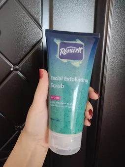 اسکراب لایه بردار پوست رینوزیت مدل Oil and Free حجم 200 میلی لیتر