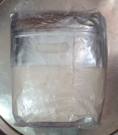 سیمان سفید کد 53 وزن 1 کیلوگرم به همراه پودر سنگ وزن 3 کیلوگرم