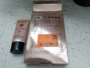 تجریه خرید دی دی کرم رنگی لافارر SPF30 مدل 04 مناسب انواع پوست حجم 33 میلی لیتر