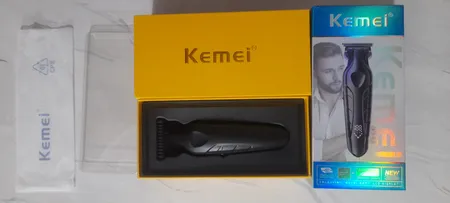 ماشین اصلاح موی سر و صورت کیمی مدل KM-2269، اصلاح به صورت تریمر، قابلیت اصلاح با شماره صفر، نمایشگر میزان شارژ، منبع انرژی باتری قابل شارژ، تکنولوژی اصلاح به صورت برش مستقیم، مدت زمان شارژ 180 دقیقه و مدت زمان استفاده پس از شارژ 300 دقیقه