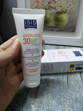 کرم ضد آفتاب آیسیس فارما مدل UVEBlock 30 حجم 40 میلی لیتر
