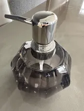 تجریه خرید پمپ مایع دستشویی مدل آکرولیک