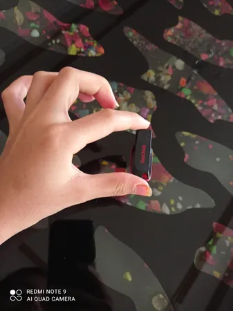 فلش مموری سن دیسک مدل Cruzer Blade CZ50 ظرفیت 16 گیگابایت با رابط USB 2.0