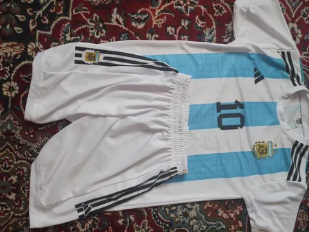ست پیراهن و شورت ورزشی پسرانه طرح آرژانتین مدل مسی 2023